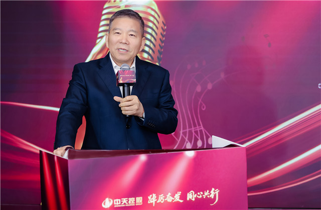 ߰ ͬĹ Williamϣڿعɼܲнʮꡰ֮衱ӽ