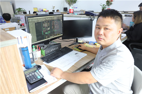 1623030324773097y6kM.jpg 事情中的周昇华.jpg