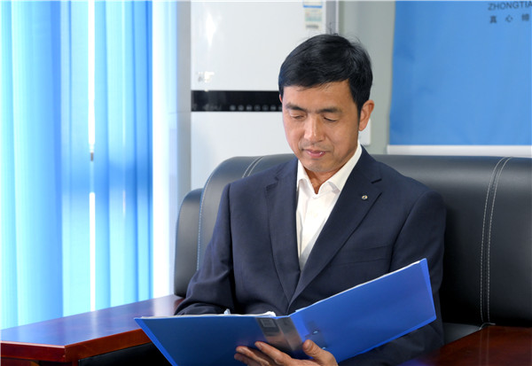 1624931630723440cTl5.jpg Â¥ÁªºìÔڰ칫ÊÒÊÂÇé.jpg