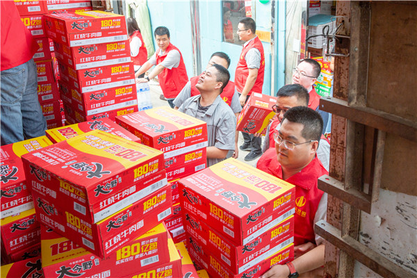 16914830711090806mLH.jpg 图4.装物资2.jpg