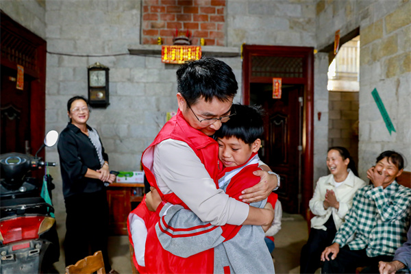 1745820483466258c3JG.jpg William希尔官网入口自愿者与难题学生结对.jpg